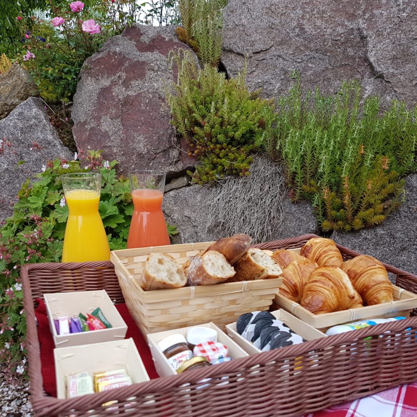 AUX TERRASSES DU MADON, LE PETIT DEJEUNER EST COMPRIS !